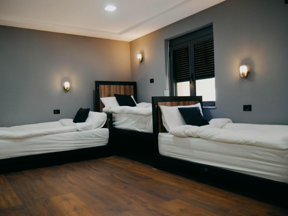 The Maze Hostel Tirana Zewnętrze zdjęcie