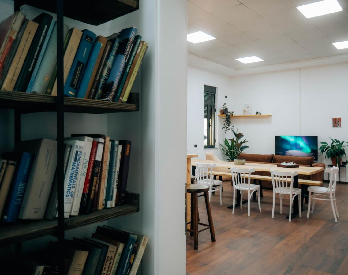 The Maze Hostel Tirana Zewnętrze zdjęcie