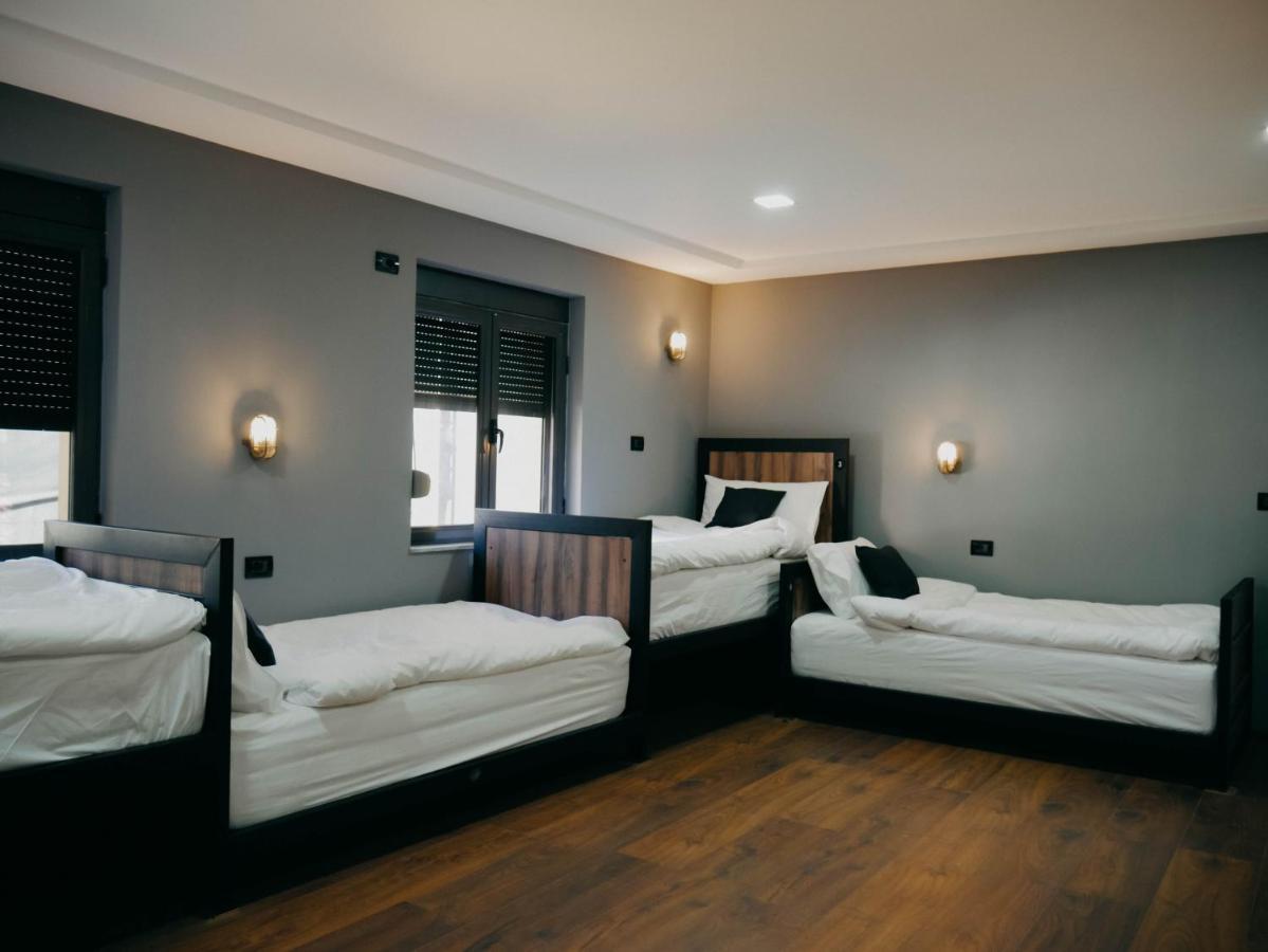 The Maze Hostel Tirana Zewnętrze zdjęcie